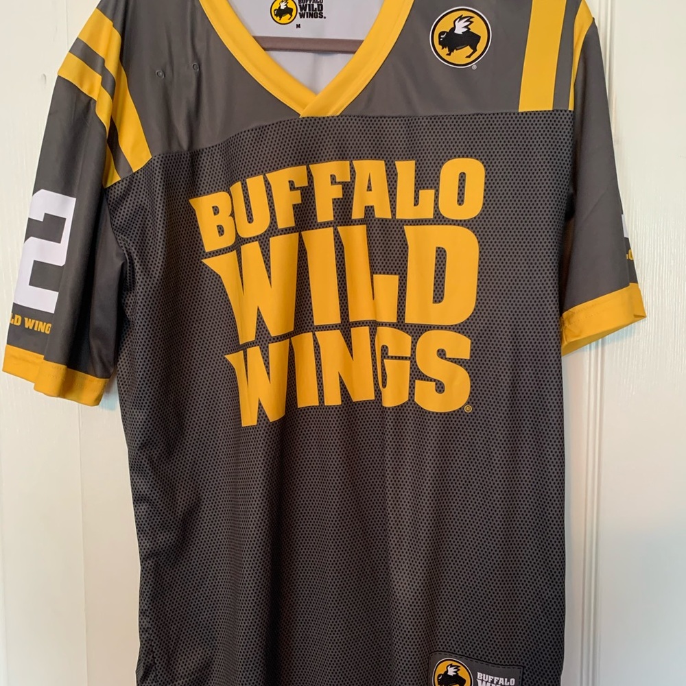 Buffalo Wild Wings Jersey Medium